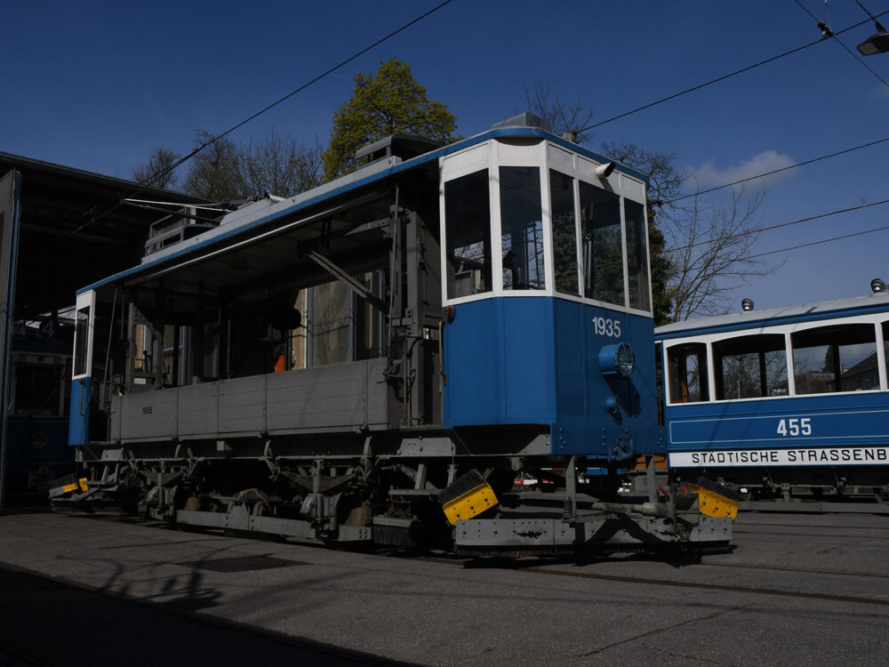 img.alt ?? 'Tram Museum Zürich
