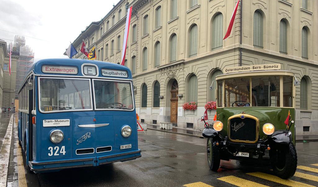 2023/13 Oldtimerbusfahrten in Bern am Nationalfeiertag