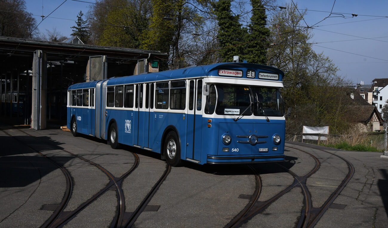 2026/06 Gelenkbus verlässt das Tram-Museum wieder